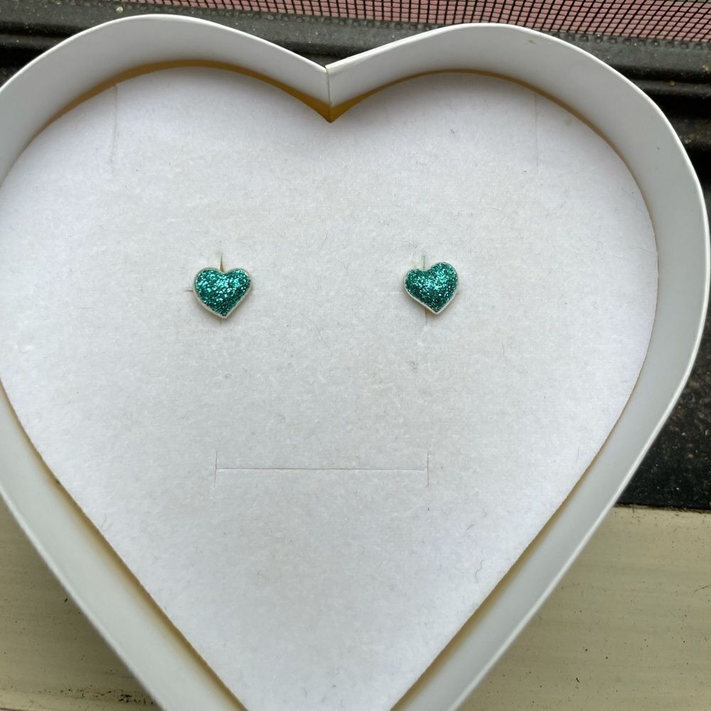 ✨HP✨Adorable blue glitter heart stud earrings